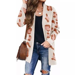 NWT Zesica Winter Cardigan Sweater Beige Leopard Print Pockets Knit Womens Sz S.